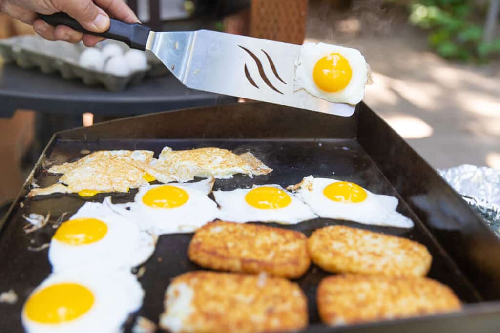 Advantages Of Flat Top Griddle Vs. a Standard Grill Advantages Of Flat Top Griddle Vs. a Standard Grill